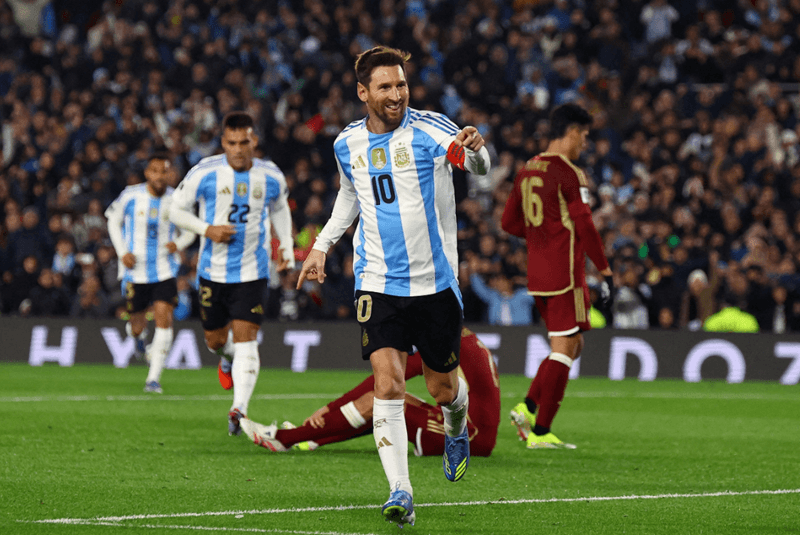 Các đội bóng sẽ được phân bổ thi đấu theo cụm khu vực (Tây, Trung, Đông) để giảm thiểu tối đa áp lực di chuyển xuyên lục địa cho các cầu thủ.