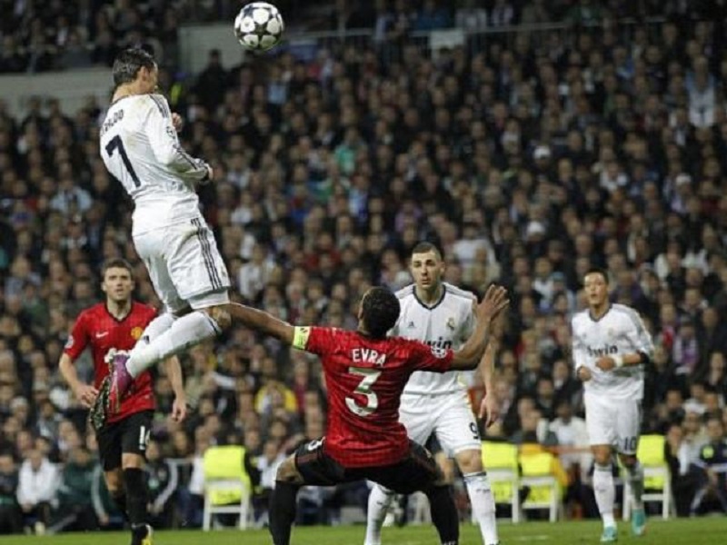 Khả năng bật nhảy thách thức định luật vật lý giúp Ronaldo trở thành "vị vua" của những tình huống đánh đầu.