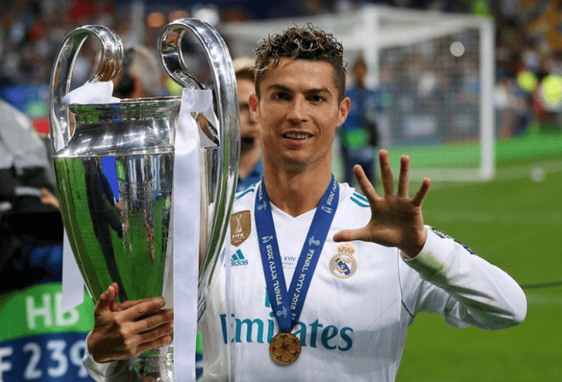 Ronaldo nắm giữ kỷ lục vô tiền khoáng hậu với 5 chức vô địch UEFA Champions League cùng nhiều kỷ lục ghi bàn.
