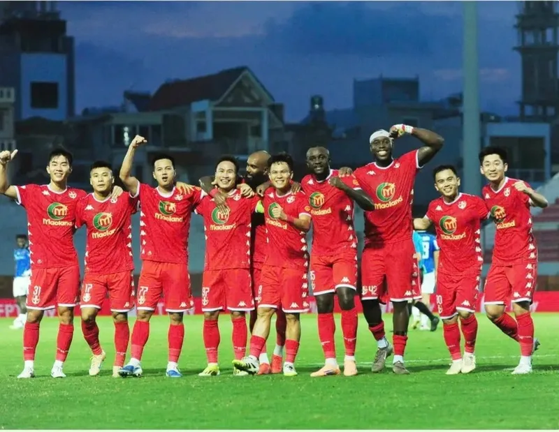 Bản sắc đất Cảng của Hải Phòng thể hiện qua lối chơi mạnh mẽ, tinh thần không bỏ cuộc và khí chất cuồng nhiệt trên sân cỏ.