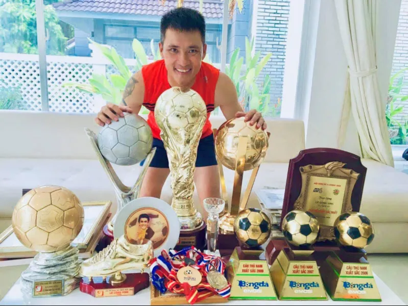 Công Vinh sở hữu nhiều danh hiệu và thành tích đáng nhớ, trong đó nổi bật là chức vô địch AFF Cup 2008 cùng đội tuyển Việt Nam.