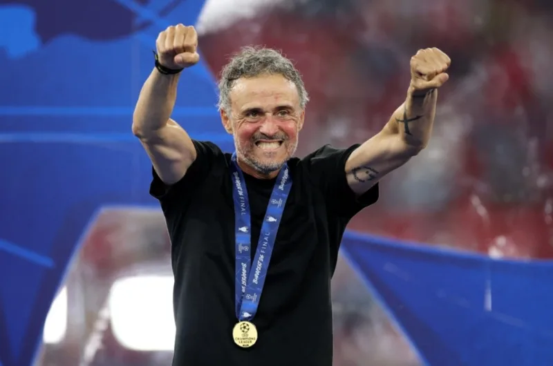 Luis Enrique đại diện cho xu hướng hiện đại hóa PSG bằng lối chơi tập thể và kỷ luật chiến thuật