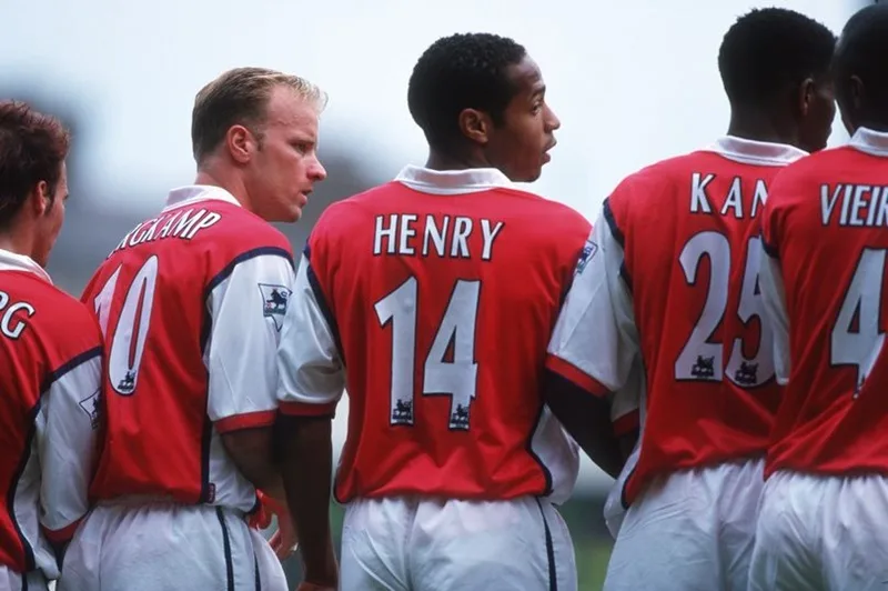 Những danh hiệu Premier League danh giá là niềm tự hào kiêu hãnh của cộng đồng CĐV Arsenal.